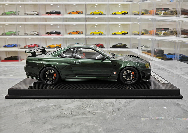 MH Nissan GTR Nissan R34 Customized Limited Edition 1:12 Simulated Resin Car Model