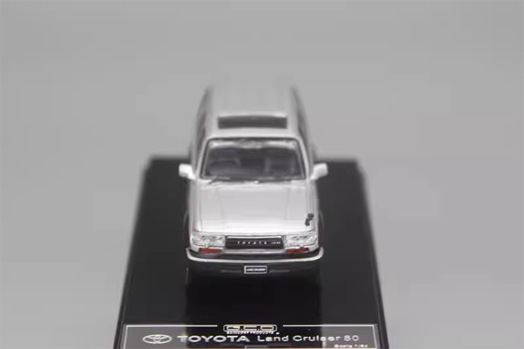 GCD 1:64 Toyota Land Cruiser LC80 SUV alloy car model