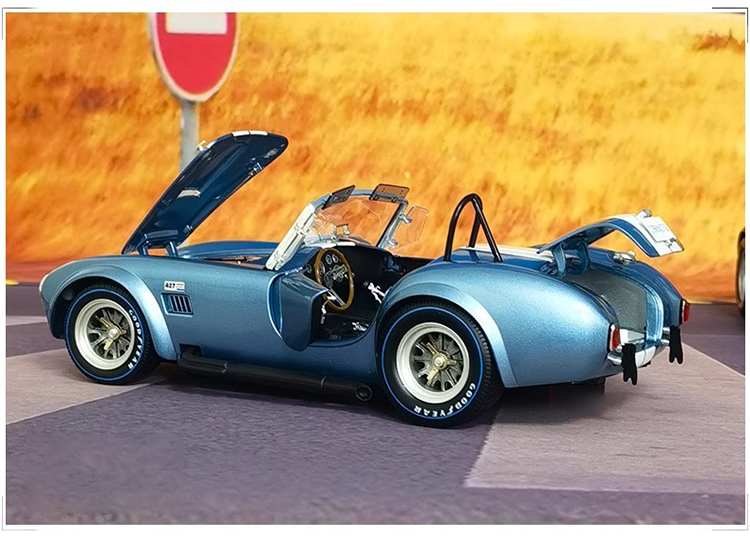 Kyosho 1:18 Shelby Cobra Shelby Cobra 427 S/C alloy car model car model