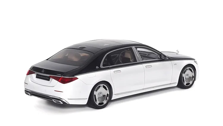 Maybach S-Class 2021 Diecast Model – 1/18 Scale Collectible Car Model (Black and White)