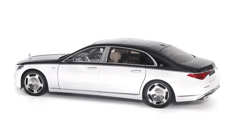 Maybach S-Class 2021 Diecast Model – 1/18 Scale Collectible Car Model (Black and White)