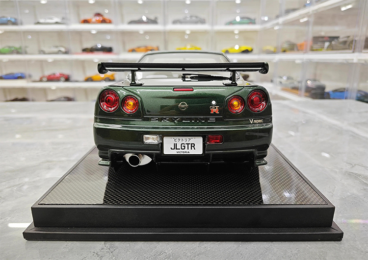 MH Nissan GTR Nissan R34 Customized Limited Edition 1:12 Simulated Resin Car Model