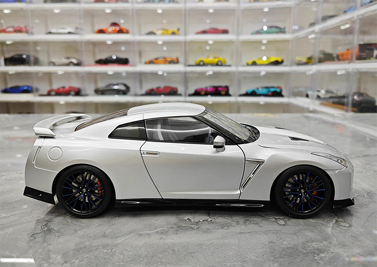 MH 1 18 Nissan GTR R35 Nissan 50th Anniversary Edition Simulation Alloy Car Model  Premium Collectible / Gifts