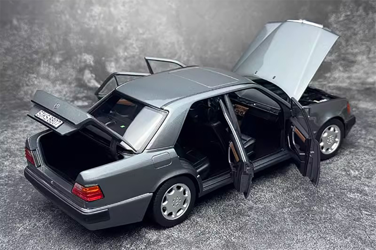 E-Class 1:18 Mercedes Benz 500E W124 AMG Grey Sedan Alloy Fully Open Car Model