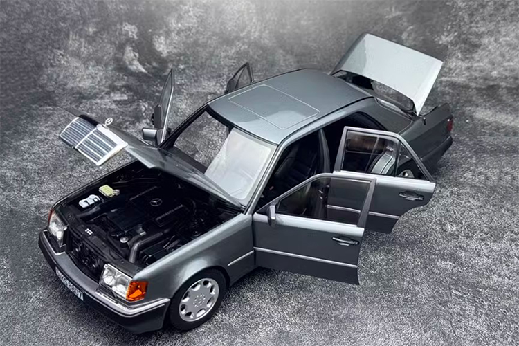 E-Class 1:18 Mercedes Benz 500E W124 AMG Grey Sedan Alloy Fully Open Car Model