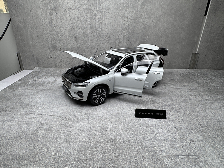 Original car model 2022 new Volvo XC60 1:18 alloy simulation car model collection gift