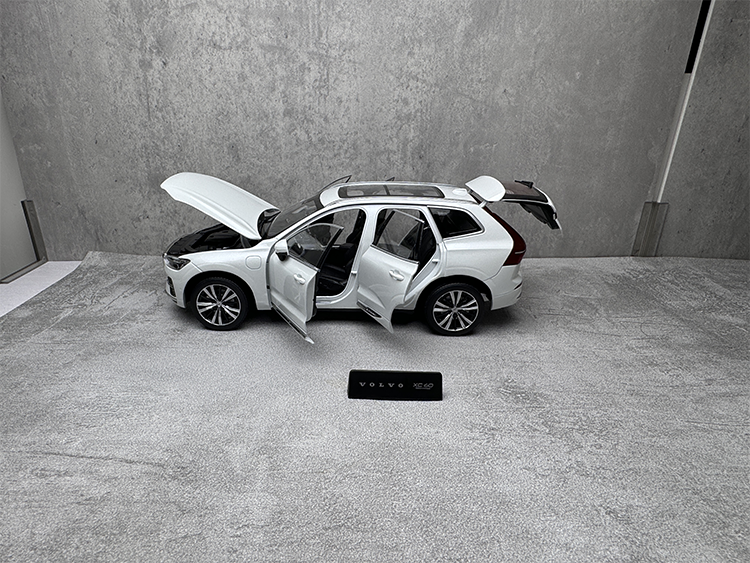 Original car model 2022 new Volvo XC60 1:18 alloy simulation car model collection gift