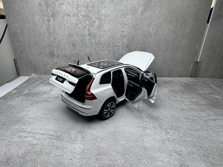 Original car model 2022 new Volvo XC60 1:18 alloy simulation car model collection gift