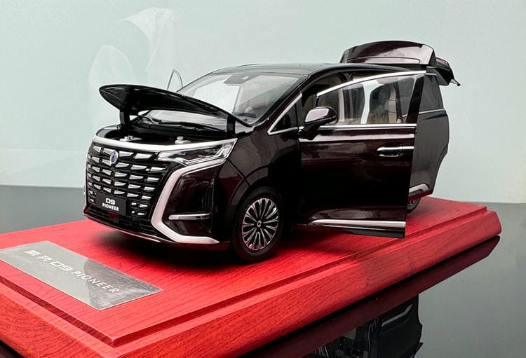 1/18 BYD Tengshi D9 car model New energy commercial vehicle MPV alloy simulation car model hardcover