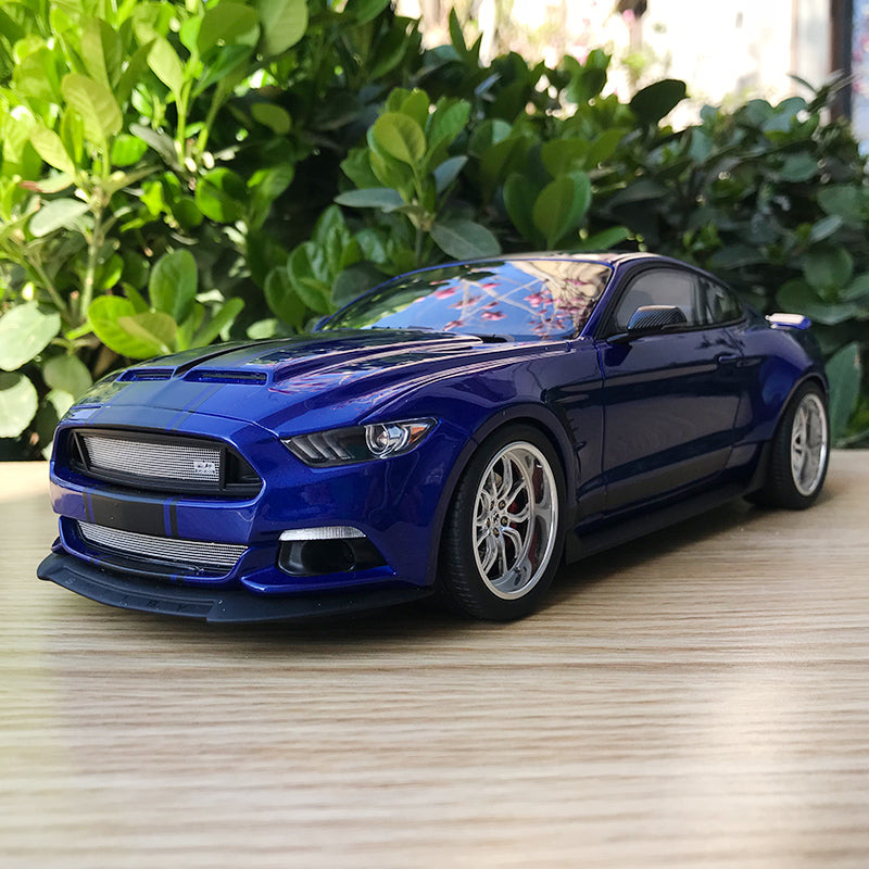 GT SPIRIT 1:18 2017 Ford Shelby SHELBY GT-350 Car Model