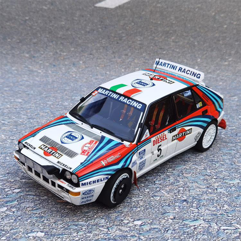 Kyosho 1:18 Lancia Delta HF Integrale Martini #5 car model car models