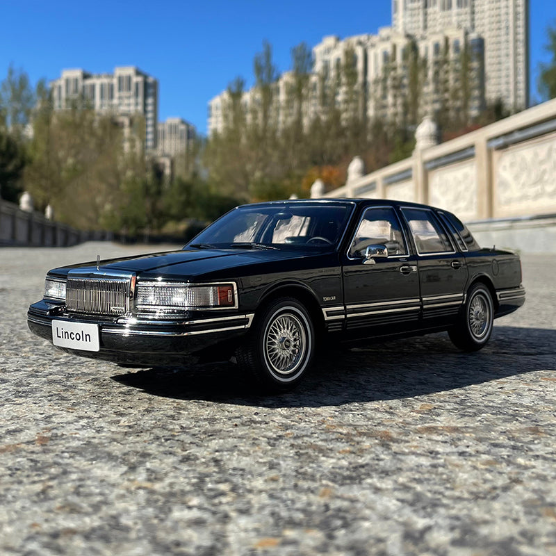 Xiaoguang 1:18 Town Car Model Alloy Fully Open Collection