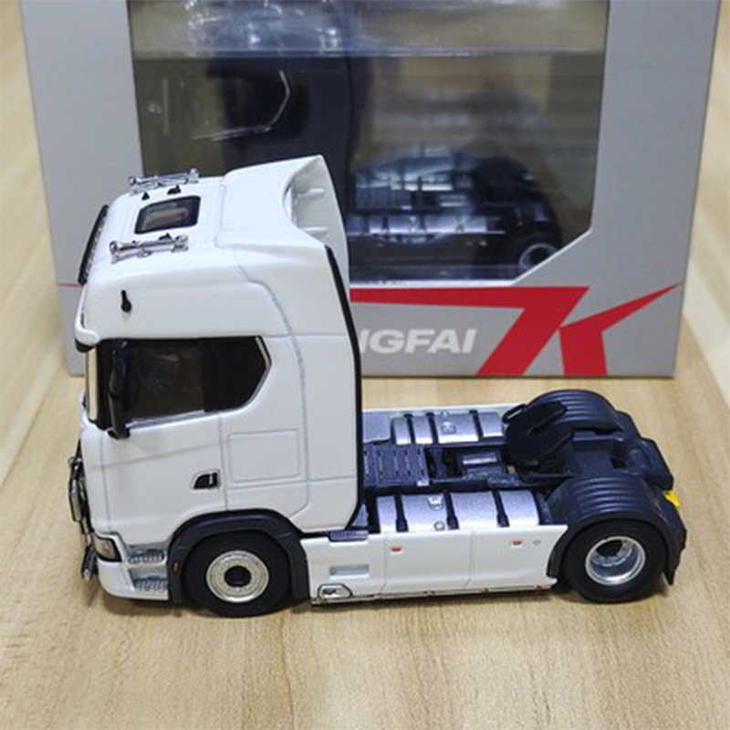 Kengfai 1:64 Flying Wing Enclosed Double Decker Scania S730 Transporter Alloy Car Models