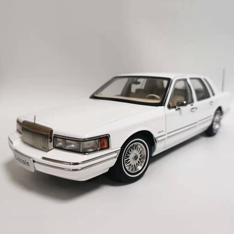 Xiaoguang 1:18 Town Car Model Alloy Fully Open Collection