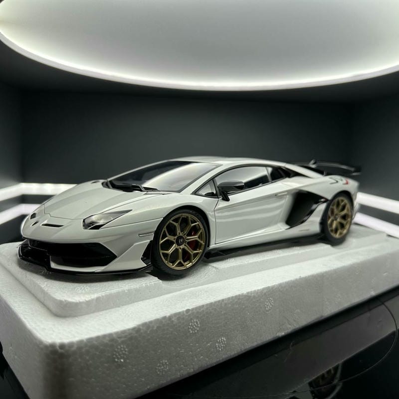 【 Autoart 】 AA 1/18 Lamborghini Aventado SVJ ABS Car Collection Model