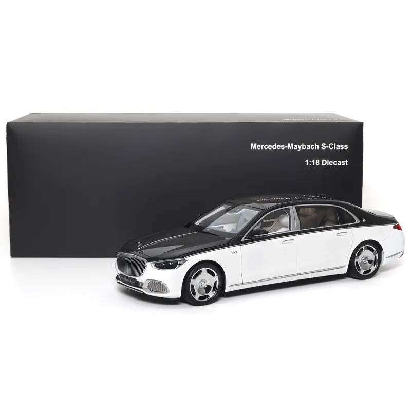 Maybach S-Class 2021 Diecast Model – 1/18 Scale Collectible Car Model (Black and White)