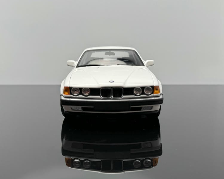 1:18MINICHAMPS BMW 730I (E32) 1986 Alloy Car Model BMW 7 Series