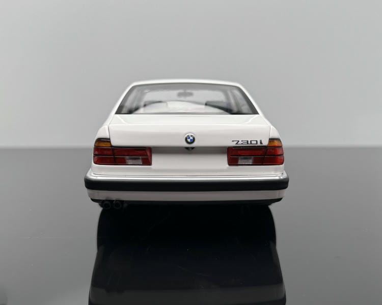 1:18MINICHAMPS BMW 730I (E32) 1986 Alloy Car Model BMW 7 Series