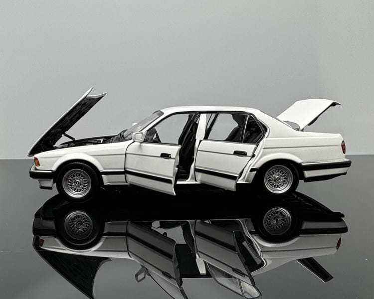 1:18MINICHAMPS BMW 730I (E32) 1986 Alloy Car Model BMW 7 Series