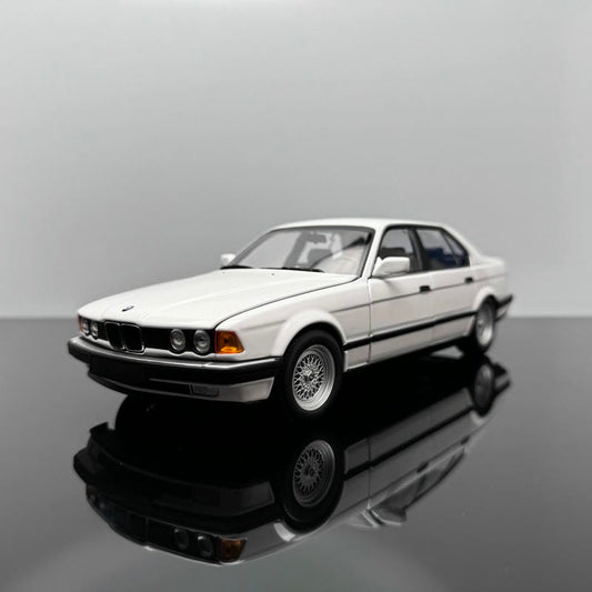 1:18MINICHAMPS BMW 730I (E32) 1986 Alloy Car Model BMW 7 Series