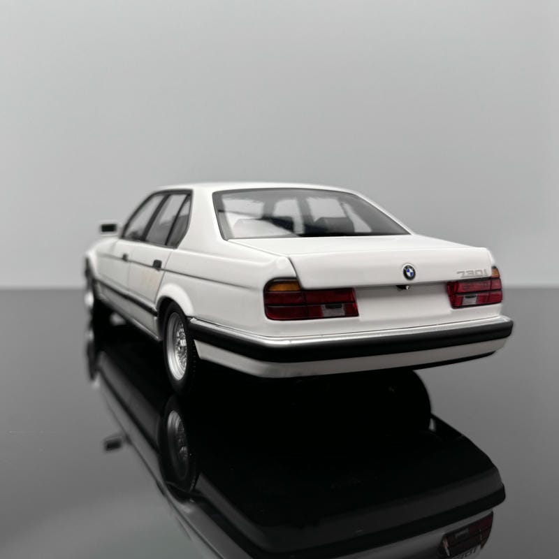 1:18MINICHAMPS BMW 730I (E32) 1986 Alloy Car Model BMW 7 Series