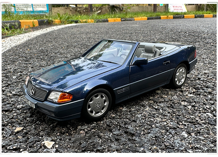 1989 vintage convertible 1:18 Mercedes Benz SL500 dark blue