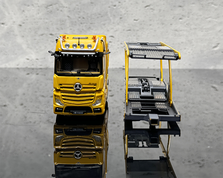 GCD 1:64 Mercedes-Benz Actros Double-deck Transporter Trailer Flatbed White/Yellow Alloy Car Model