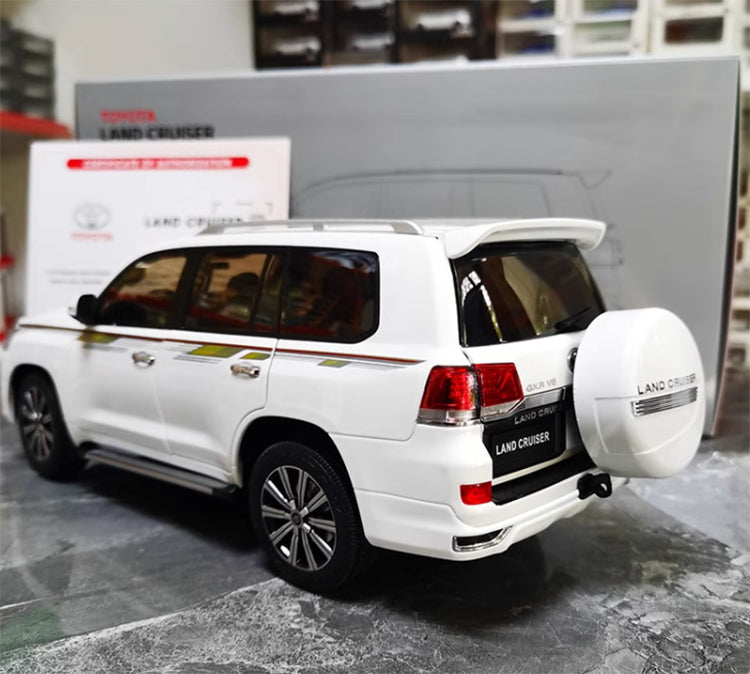 kengfei 1:18 Toyota Land Cruiser LC200 Land Cruiser with spare tire version alloy car model