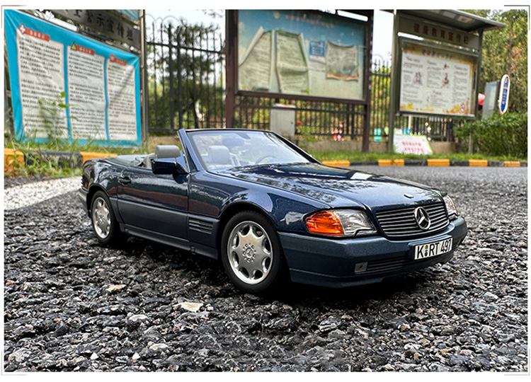 1989 vintage convertible 1:18 Mercedes Benz SL500 dark blue