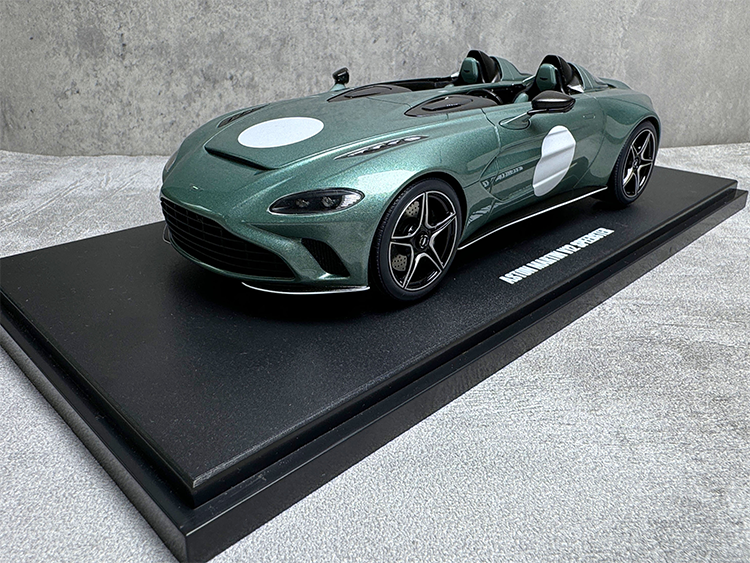 Aston Martin V12 1:18 GT Spirit Resin Car Model GT906 Collection