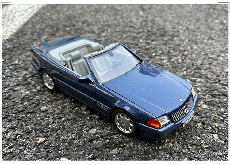 1989 vintage convertible 1:18 Mercedes Benz SL500 dark blue