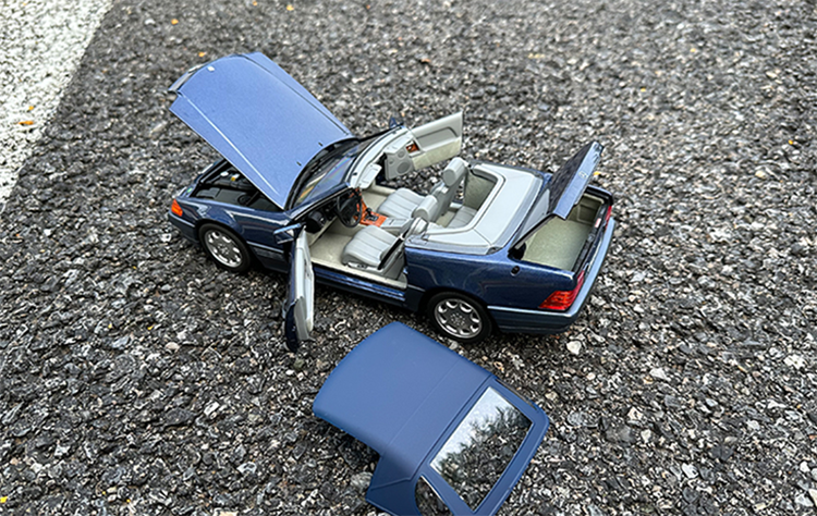 1989 vintage convertible 1:18 Mercedes Benz SL500 dark blue