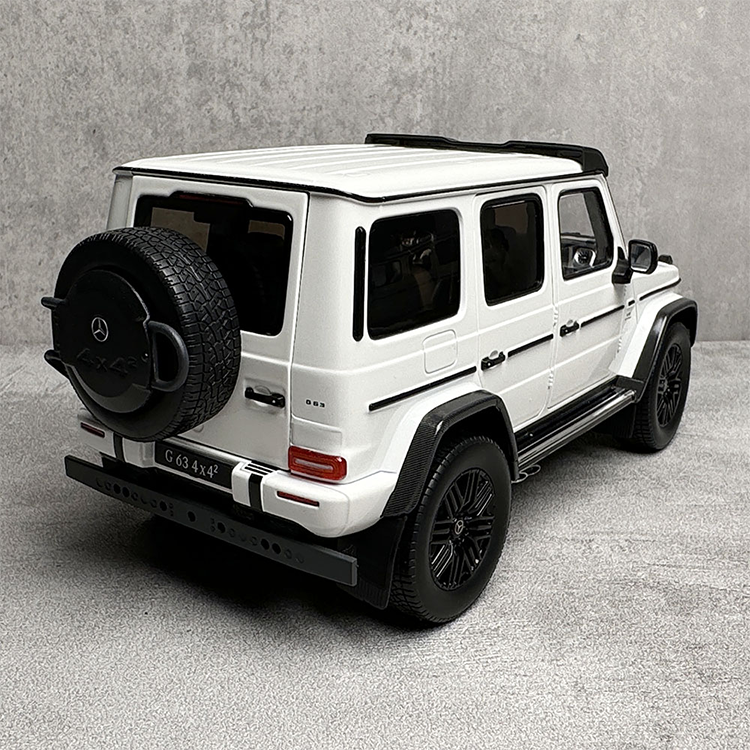 Iscale original Mercedes Benz G63 4X4 AMG Mercedes Benz G-Class 1:18 alloy car model