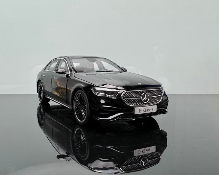 1:18 iScale For Mercedes-Benz E-Class E450 W214 Alloy Car Model