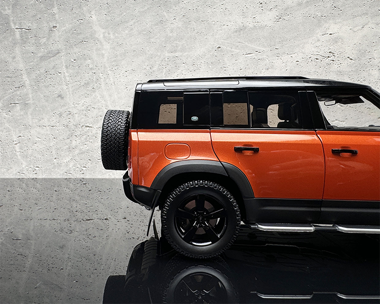 AR 1:18 New Land Rover Defender 110 Kit Edition 2020 Diecast Car Model Orange & Black Commemorative Edition