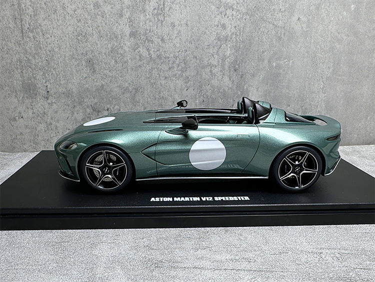 Aston Martin V12 1:18 GT Spirit Resin Car Model GT906 Collection