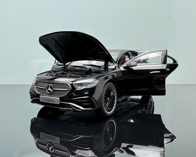 1:18 iScale For Mercedes-Benz E-Class E450 W214 Alloy Car Model