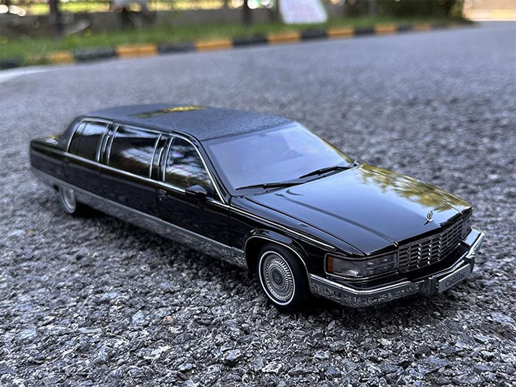 XiaoGuang alloy fully open 1:18 Cadillac Wood car model