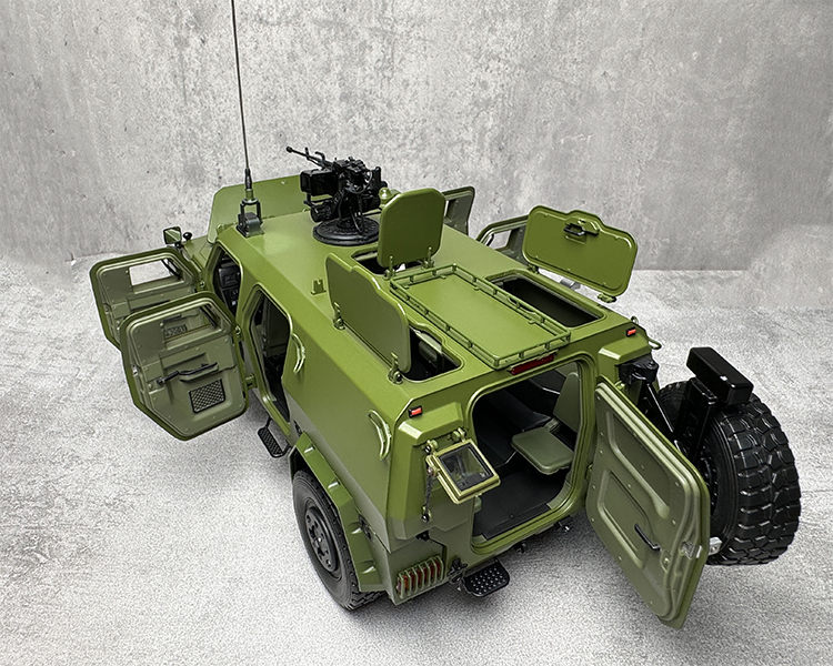 Dongfeng New Mengshi military-green 70th Anniversary Parade Off road Armored Vehicle Alloy Simulation Car Model 1:18 Original Factory