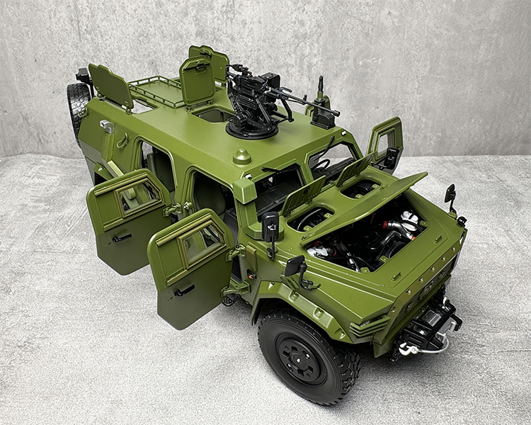 Dongfeng New Mengshi military-green 70th Anniversary Parade Off road Armored Vehicle Alloy Simulation Car Model 1:18 Original Factory