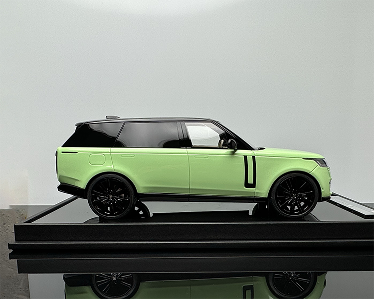 MOTORHELIX 1/18 Land Rover Range Rover Premium Genesis Extended Edition Resin Car Model Collection