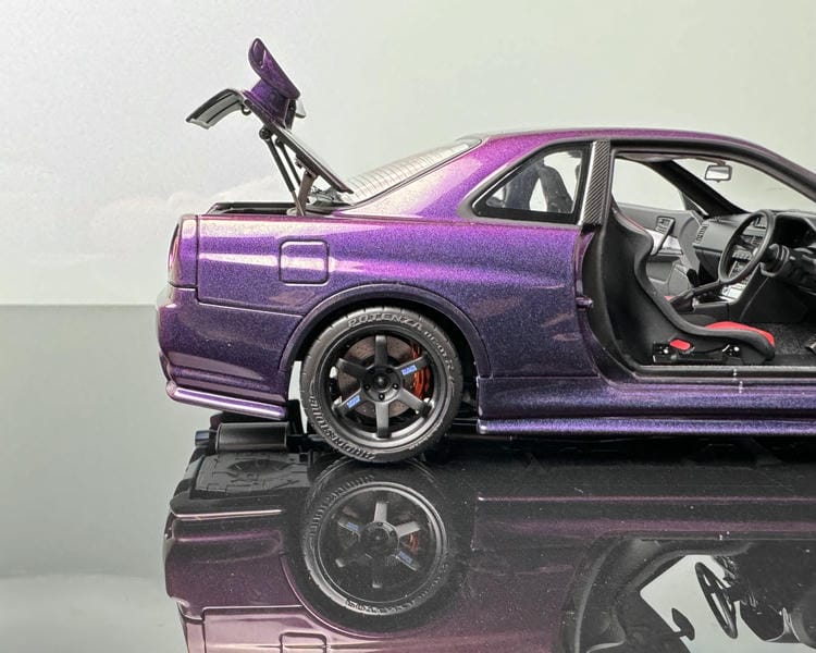 1/18 MOTORHELIX Nissan Skyline GT-R R34 Alloy Model