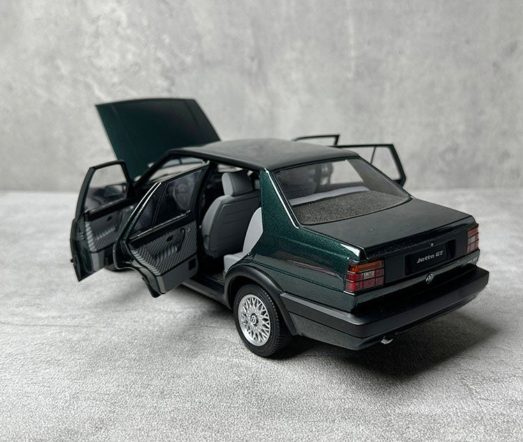 Original factory 1:18 old Jetta car model square lamp simulation alloy car model adult collectible ornament