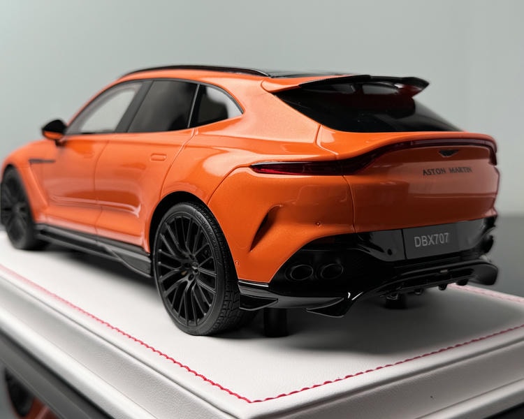 IVY AstonMartin DBX 707 Limited Edition Simulated Resin Car Model 1 18