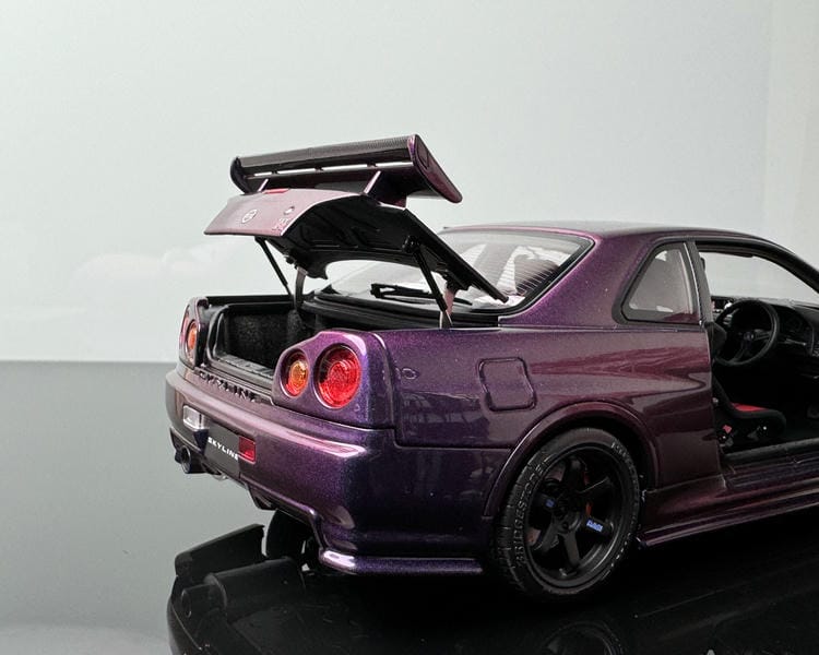 1/18 MOTORHELIX Nissan Skyline GT-R R34 Alloy Model