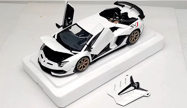 AUTOart 1:18 Lamborghini Avendador SVJ car model