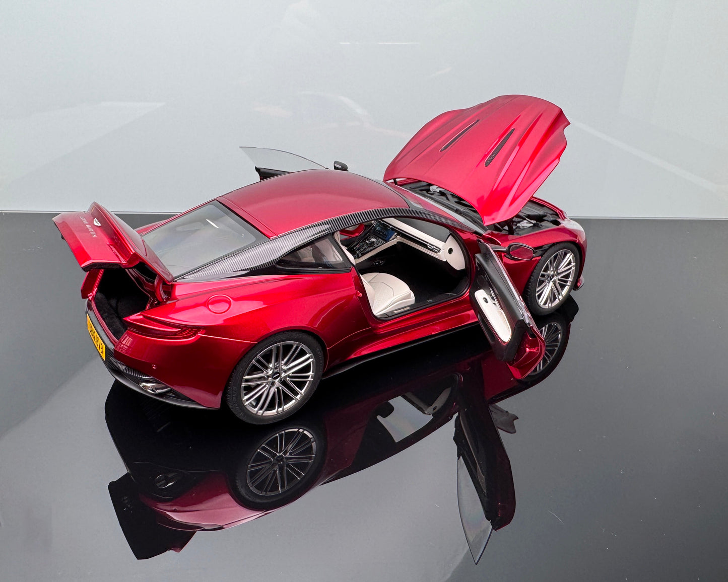 1/18 Xiaoguang Aston Martin DB12 alloy diecast car model