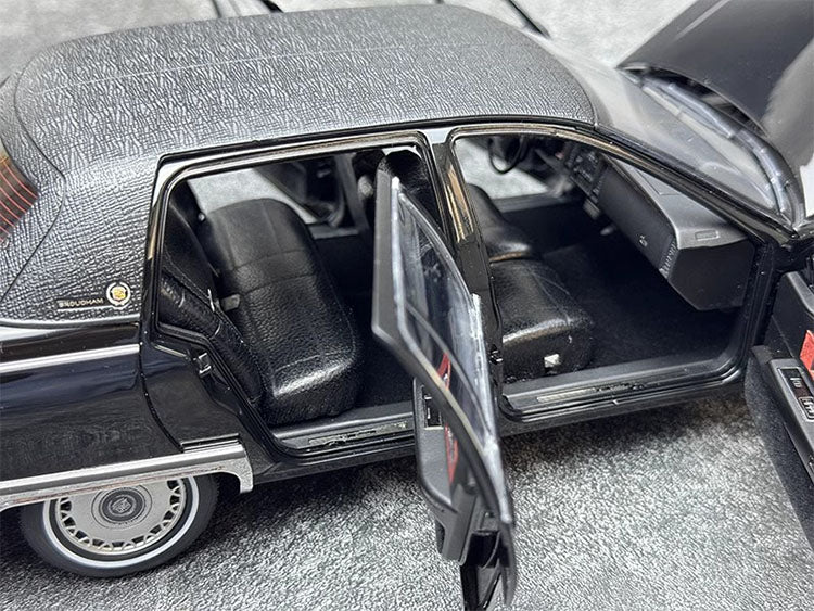 XiaoGuang alloy fully open 1:18 Cadillac Wood car model