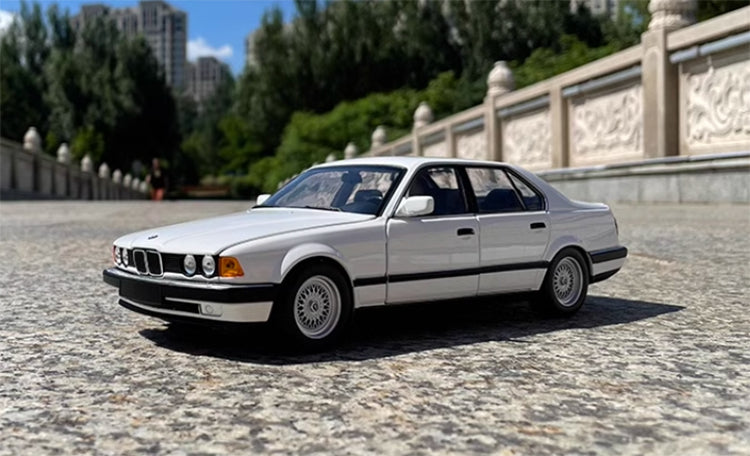 1: 18 MINICHAMPS BMW730I (E32) 1986 Alloy Automotive Model 7 Series