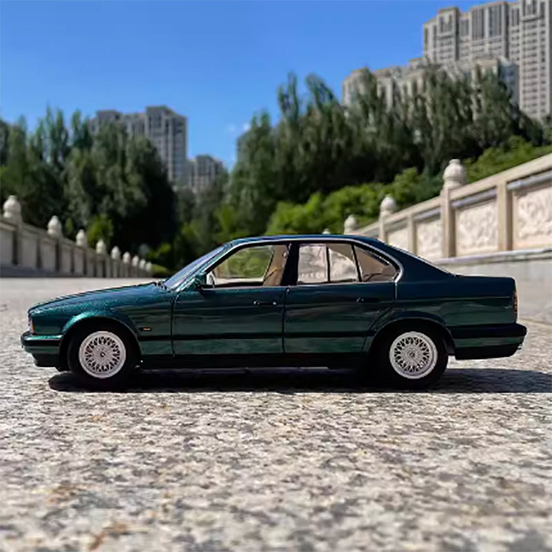 1: 18 Minichamps BMW 535i (E34) 1988 Alloy Car Model 5 Series